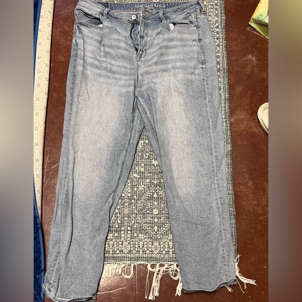American eagle straight leg light wash jeans